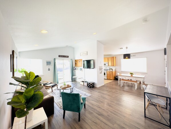 Smart TV - OCEAN VIBES with Mountain Scenery and distanced Dune View! (Oceano)