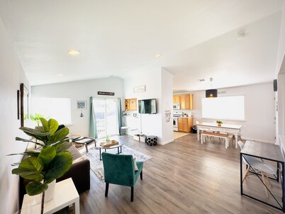 OCEAN VIBES with Mountain Scenery and distanced Dune View!