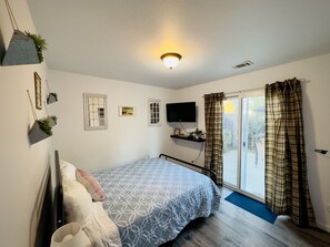 3 bedrooms, desk, iron/ironing board, WiFi