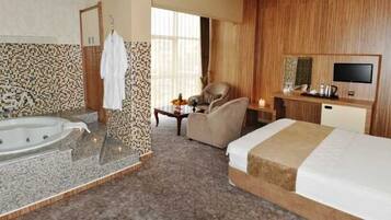 Classic Suite | 1 bedroom, in-room safe, desk, laptop workspace