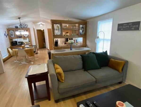 TV connectée, livres, écrans d'ordinateur, imprimantes