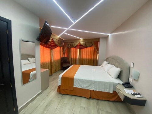 BRITNEY HOTEL MACHALA