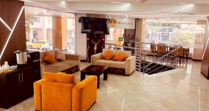 BRITNEY HOTEL MACHALA