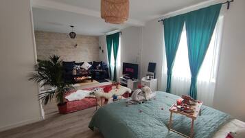 2 makuuhuonetta, silitysrauta/-lauta, vauvan matkasänky, ilmainen Wi-Fi