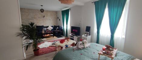 2 makuuhuonetta, silitysrauta/-lauta, vauvan matkasänky, ilmainen Wi-Fi