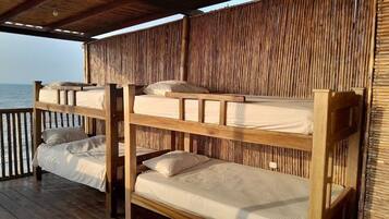 Phòng tập thể có tầm nhìn toàn cảnh, phòng tập thể nam và nữ, quang cảnh biển, đối diện biển | Bộ đồ giường kháng dị ứng, bàn, khu vực làm việc phù hợp cho laptop