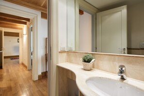 Shower, bidet - iFlat | Retro Chic Apartment in Prati (Roma)
