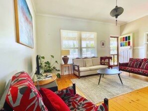 Televisión y chimenea