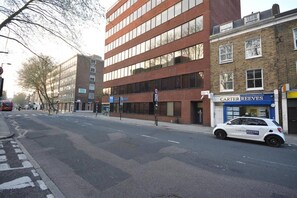 Parking - 3-bed Apartment in King's Cross Central London (London)