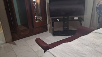 2 chambres, fer et planche à repasser, Wi-Fi gratuit, draps fournis