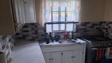 冰箱、微波炉、烤箱、炉灶