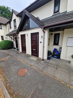 Apartment | Exterior - Captivating 2-bed Apartment in Tenby (Tenby)