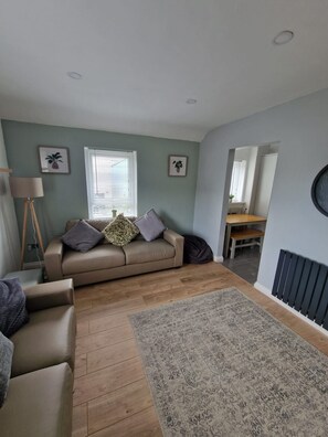Apartment | Living area - Captivating 2-bed Apartment in Tenby (Tenby)