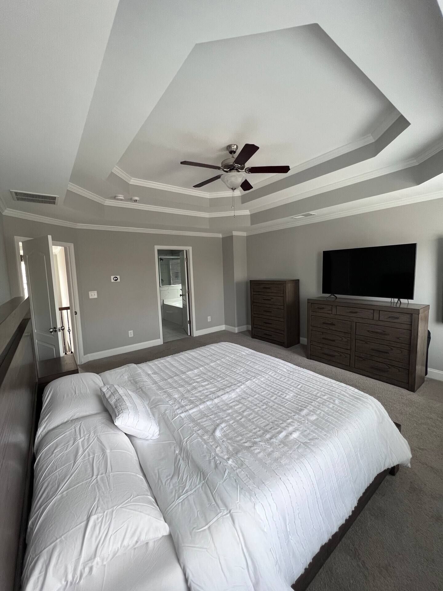 5 bedrooms, free WiFi, bed sheets