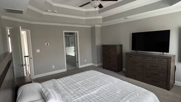 5 bedrooms, free WiFi, bed sheets