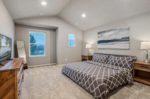 4 makuuhuonetta, silitysrauta/-lauta, vauvan matkasänky, ilmainen Wi-Fi