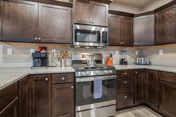 Frigorífic, microones, forn i placa de cuina