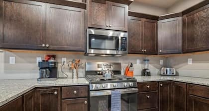 Large Cottage Near Downtown, Beach & Skiing (#116)