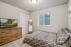 4 bedrooms, desk, iron/ironing board, travel crib