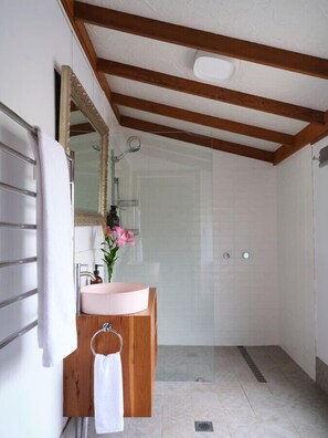 Hair dryer - Shawwood Cottage Luxury Mudgee Farm Stay, close to town and wineries (Bombira)