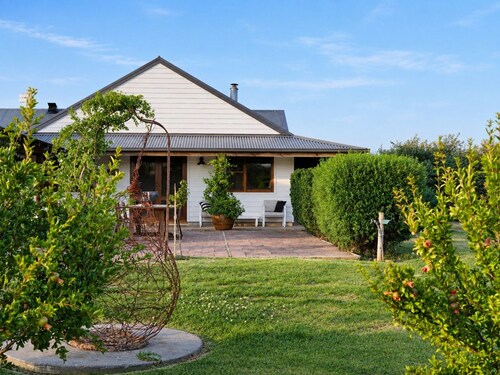 Shawwood Cottage Luxury Mudgee Farm Stay, close to town and wineries