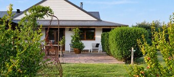 Shawwood Cottage Luxury Mudgee Farm Accommodation with spectacular sunsets and sweeping views to the hills and town, close to town in the midst of popular cellar doors.
