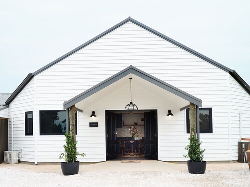 Shawwood Cellar Door Luxury Mudgee Farm Accommodation, Sweeping Views, Spectacular Sunsets