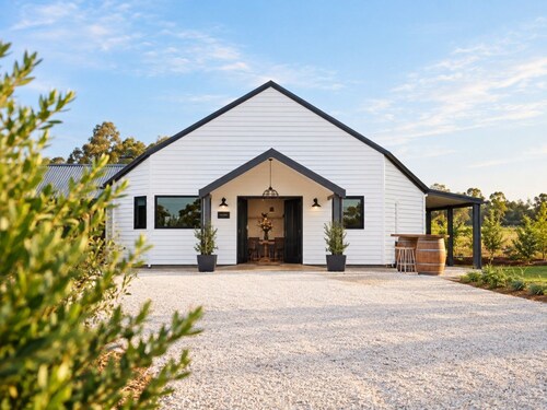 Shawwood Cellar Door Luxury Mudgee Farm Accommodation, Sweeping Views, Spectacular Sunsets