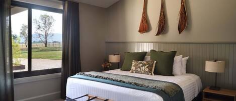 1 chambre, bureau, fer et planche Ă repasser, lit parapluie