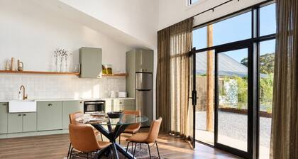 Shawwood Bottling Room - Luxury Mudgee Farm Accommodation, Newly built with space, spectacular views, sensational sunsets, close to town and wineries