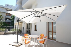 Outdoor dining - SE044 - Senigallia, comfortable three-room apartment with porch (Senigallia)