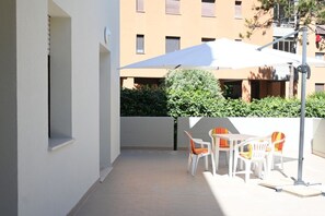 Outdoor dining - SE044 - Senigallia, comfortable three-room apartment with porch (Senigallia)