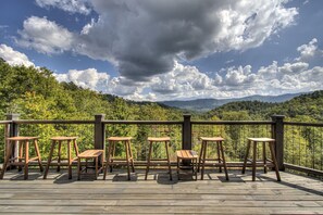 Outdoor dining - NEW 5BD 7BA Great Mtn Vws Indoor Pool Hot Tub (Sevierville)