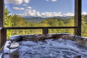 Outdoor spa tub - NEW 5BD 7BA Great Mtn Vws Indoor Pool Hot Tub (Sevierville)