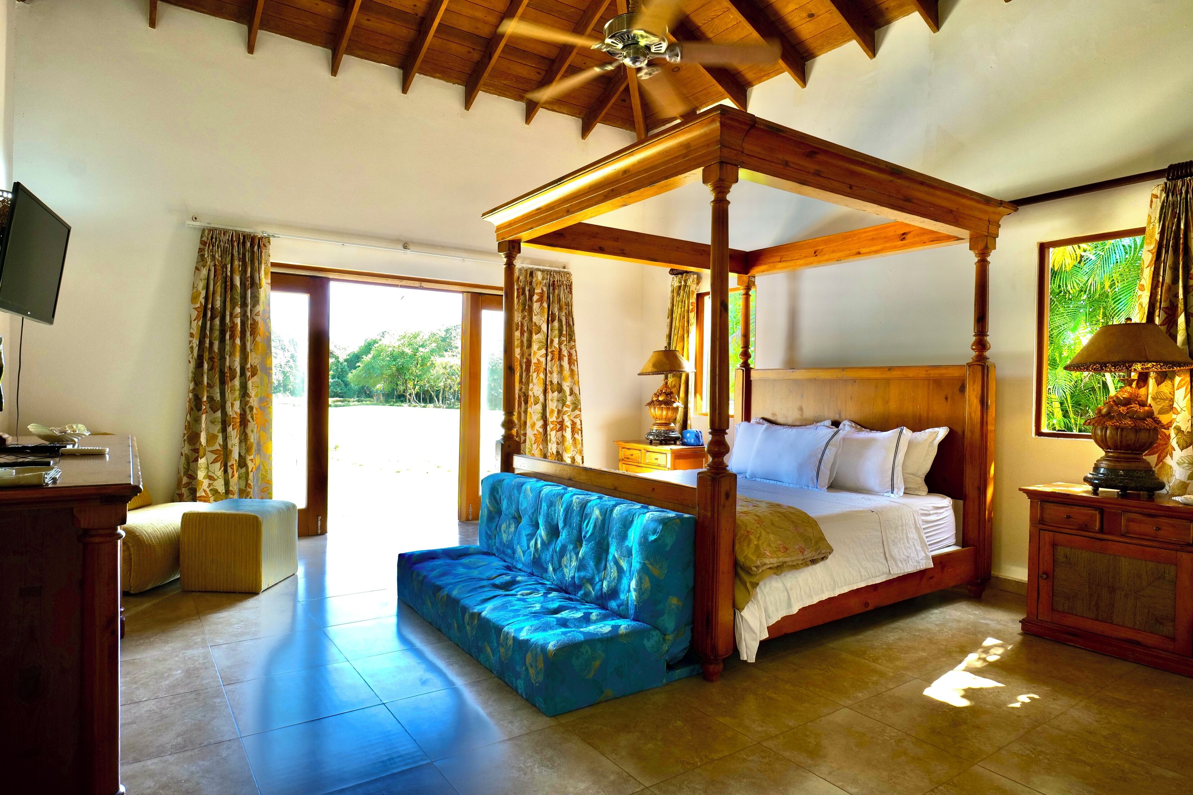 3 bedrooms, in-room safe, iron/ironing board, free WiFi