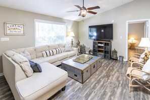 Living area - 30A Private Pool Cottage with Pool and Golf Cart! (Santa Rosa Beach)