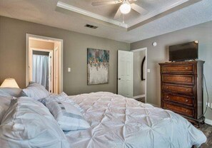 3 bedrooms, iron/ironing board, WiFi, bed sheets