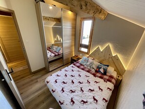 2 bedrooms, travel cot, free WiFi