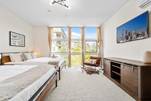3 bedrooms, WiFi, bed sheets - Iconic Seattle Experience: Explore Seattle's Unique Downtown! Great for Groups! (Seattle)
