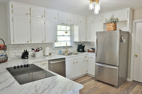 Lovely Lindale Home w/ Gameroom!