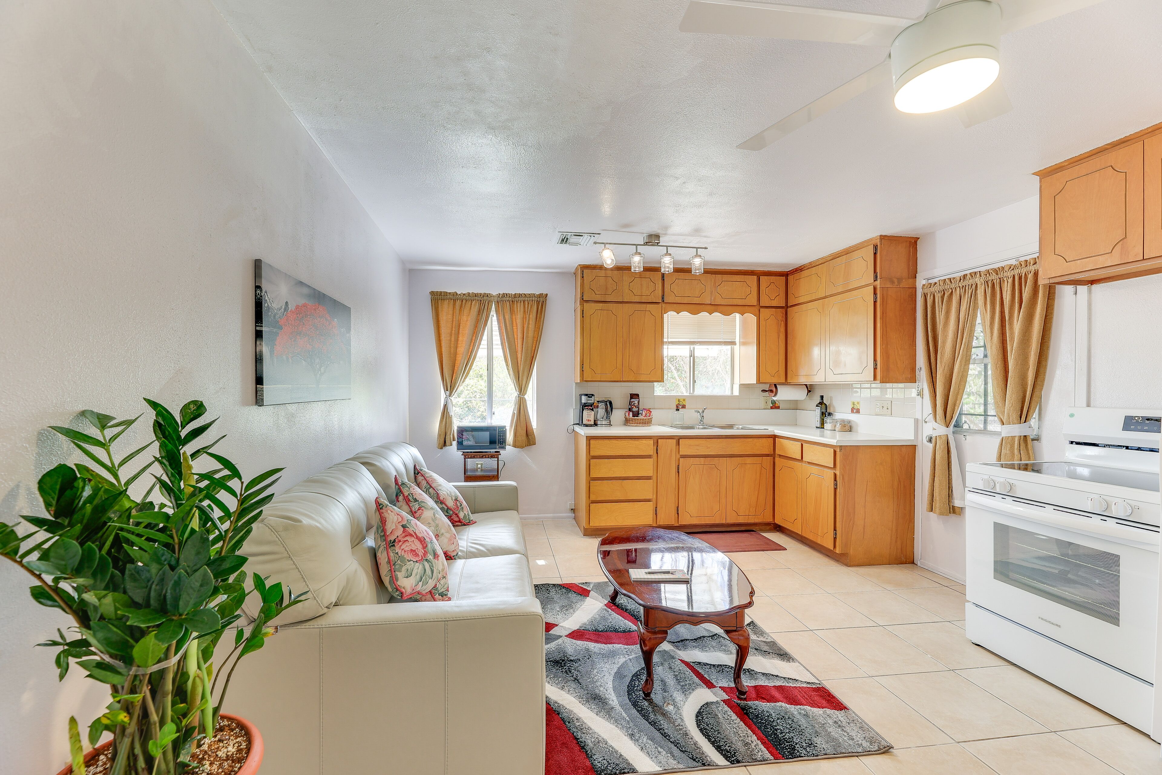Convenient Mesa Apartment ~ 9 Mi to Downtown