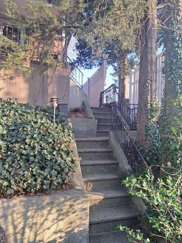 Queens, NYC Garden Oasis, steps to train 