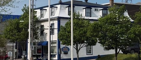 Façana frontal de l'allotjament