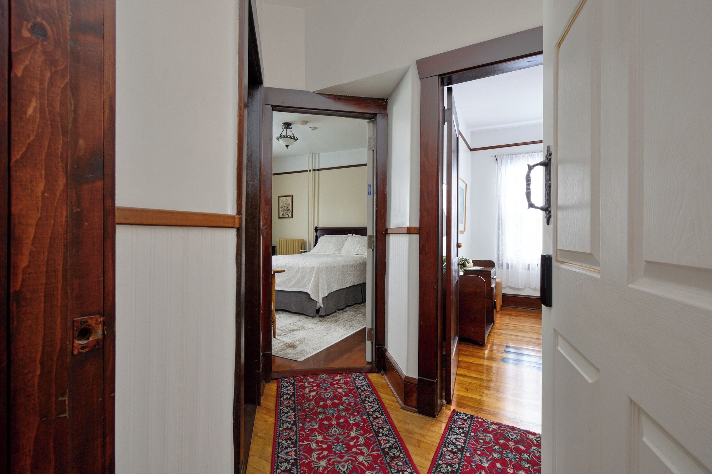 #1&2 Royal 2 Bedrooms Suite