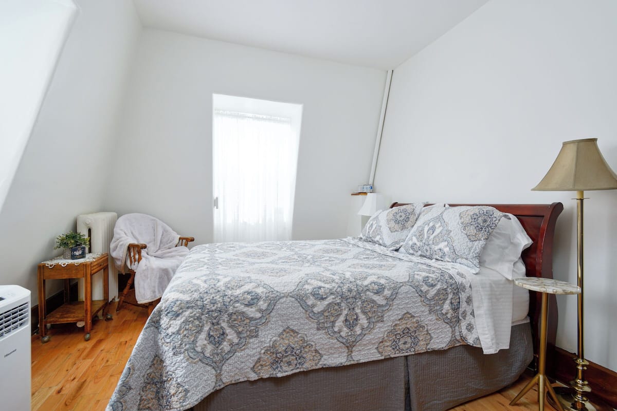 Classic 2 Bedrooms Suite | Iron/ironing board (on request), WiFi (free), individually decorated