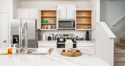 Stylish & Chic New 2BR Townhome