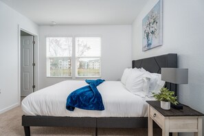 2 bedrooms, desk, iron/ironing board, WiFi - Stylish & Chic New 2BR Townhome (Jacksonville)