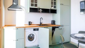 Fridge, stovetop, coffee/tea maker - GOLDEN VIEW by Design Studio (Bellano)