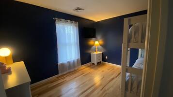 4 chambres, fer et planche à repasser, lit parapluie, Wi-Fi gratuit