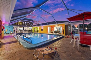 A heated pool - Waterfront Condo with Pool & Boat Slip (Cape Coral)